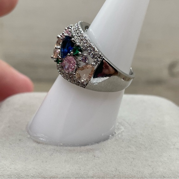 Beautiful Statement Cluster Blue Sapphire Green Emerald CZ Ring Band - Picture 4 of 4